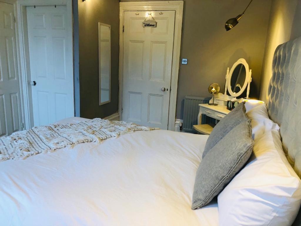 Canterbury Accommodations With Free Car Park Onsite And High Speed Wifi Exteriör bild