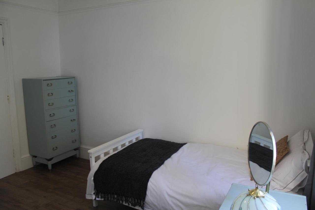 Canterbury Accommodations With Free Car Park Onsite And High Speed Wifi Exteriör bild