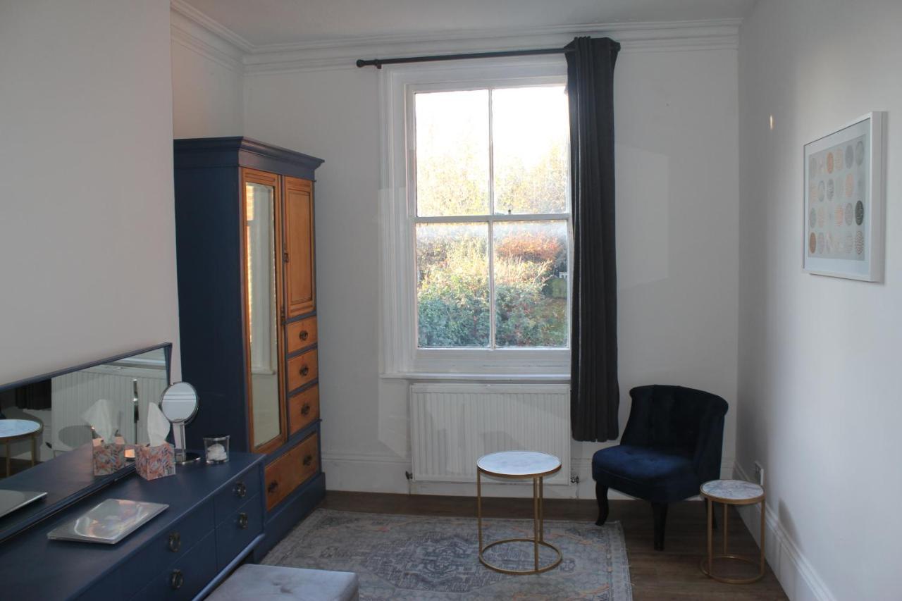 Canterbury Accommodations With Free Car Park Onsite And High Speed Wifi Exteriör bild