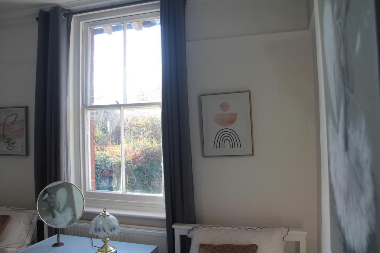 Canterbury Accommodations With Free Car Park Onsite And High Speed Wifi Exteriör bild