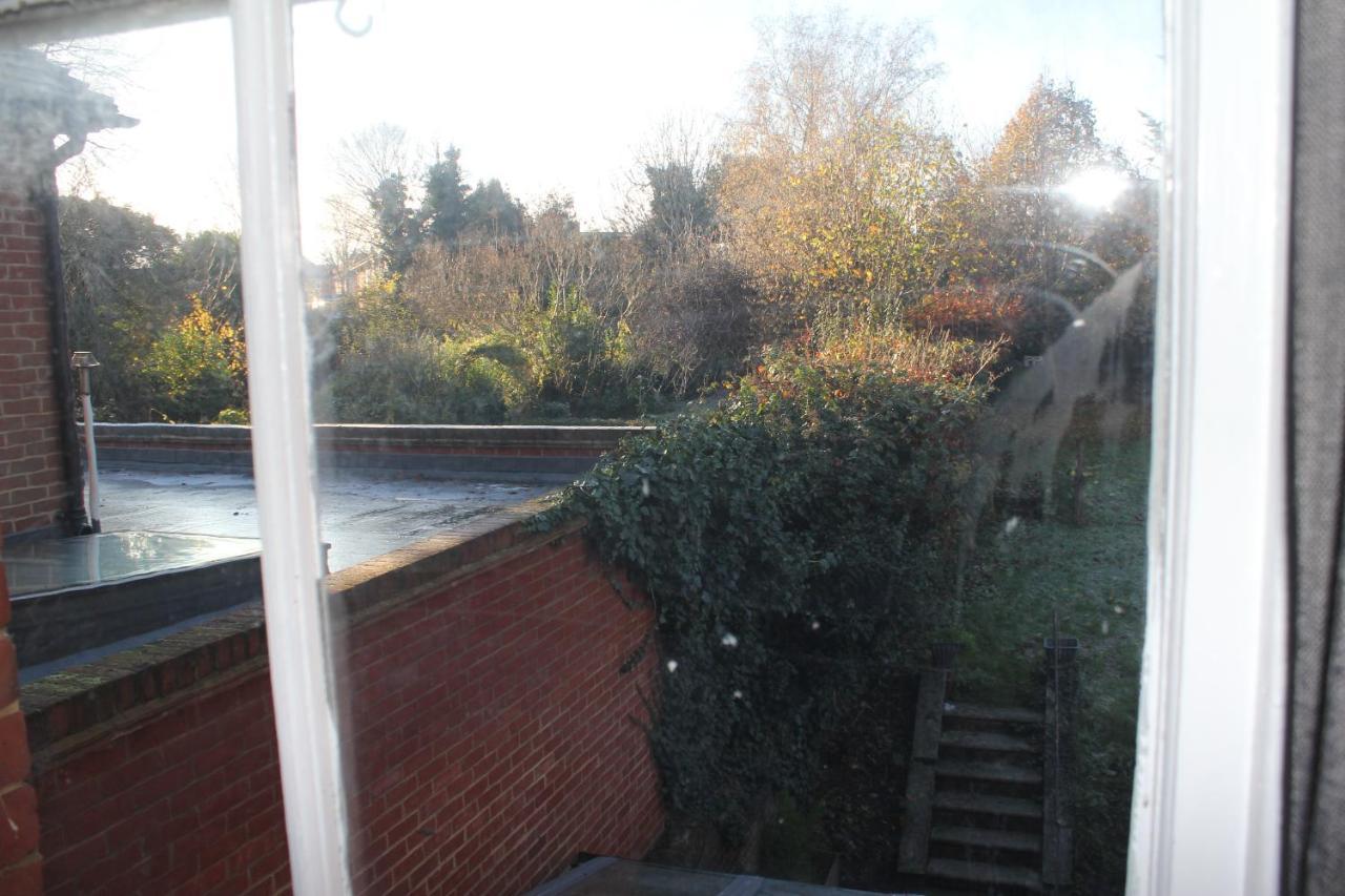 Canterbury Accommodations With Free Car Park Onsite And High Speed Wifi Exteriör bild